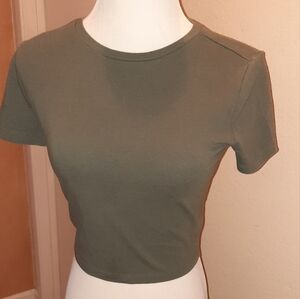 Green cropped t shirt